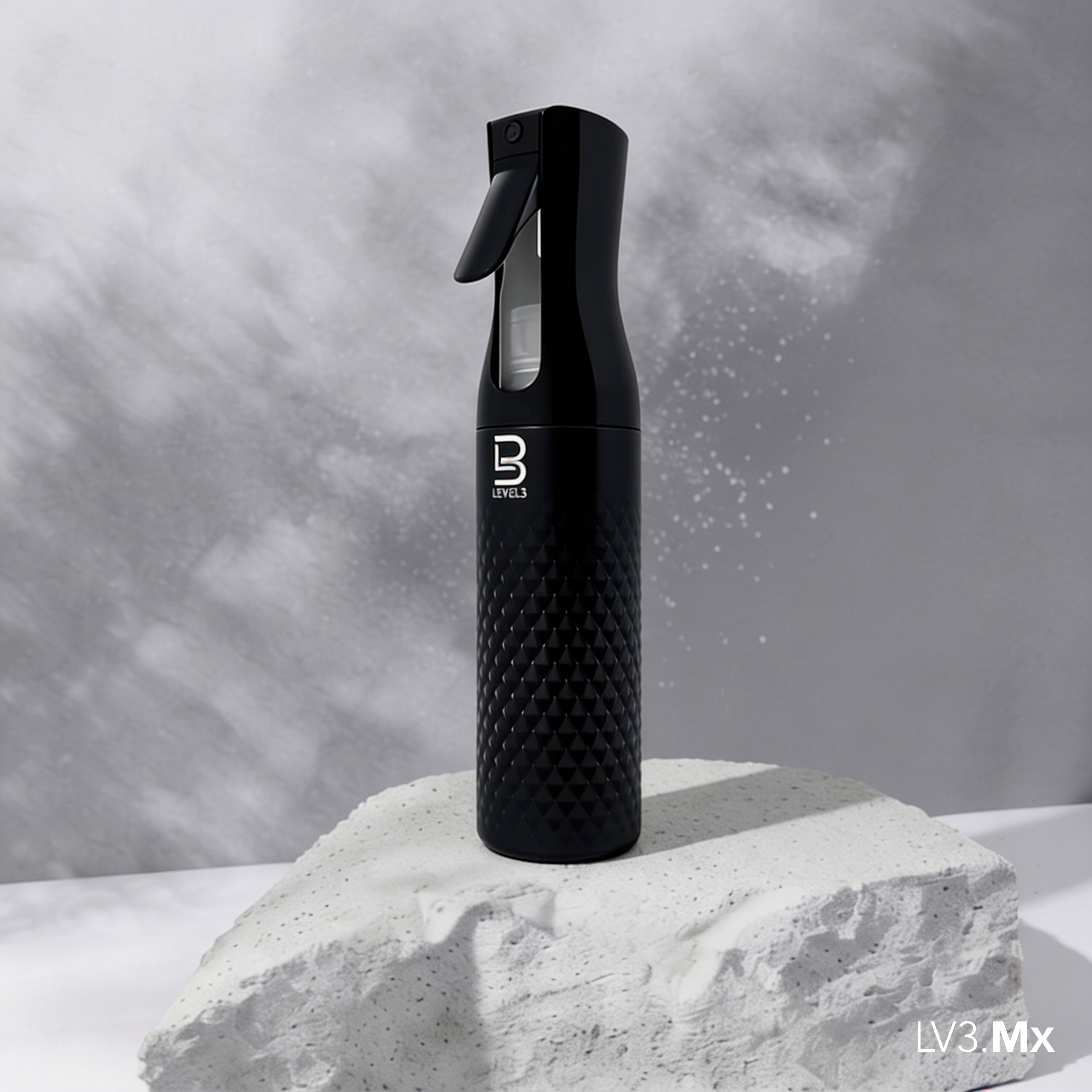 L3VEL3 BEVELED SPRAY BOTTLE BLACK