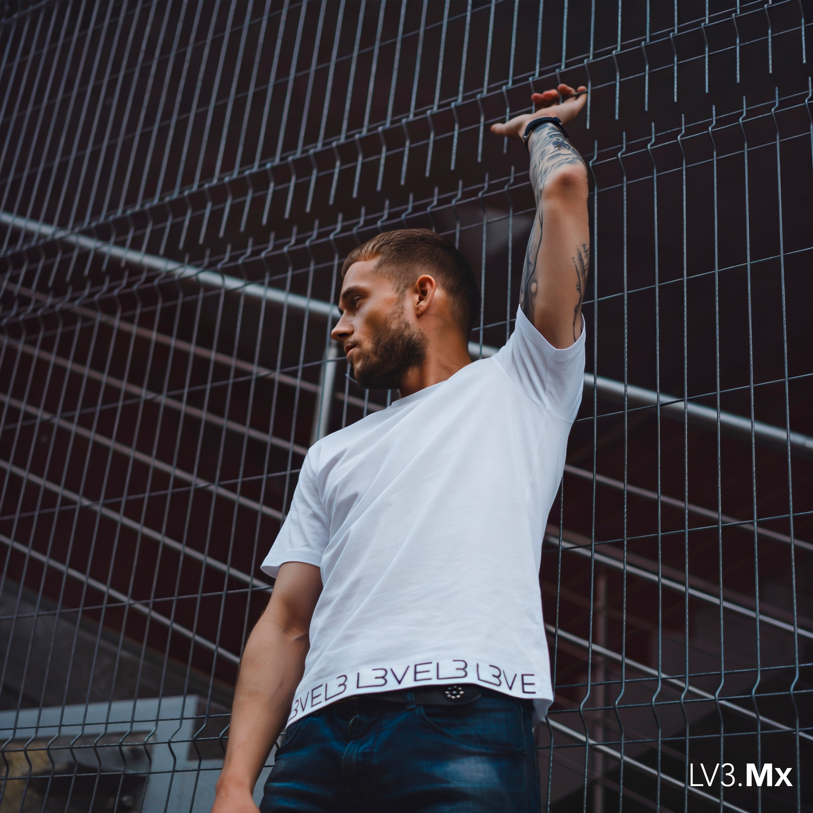 L3VEL3 PREMIUM LOGO STRIP TEE - BLANCO