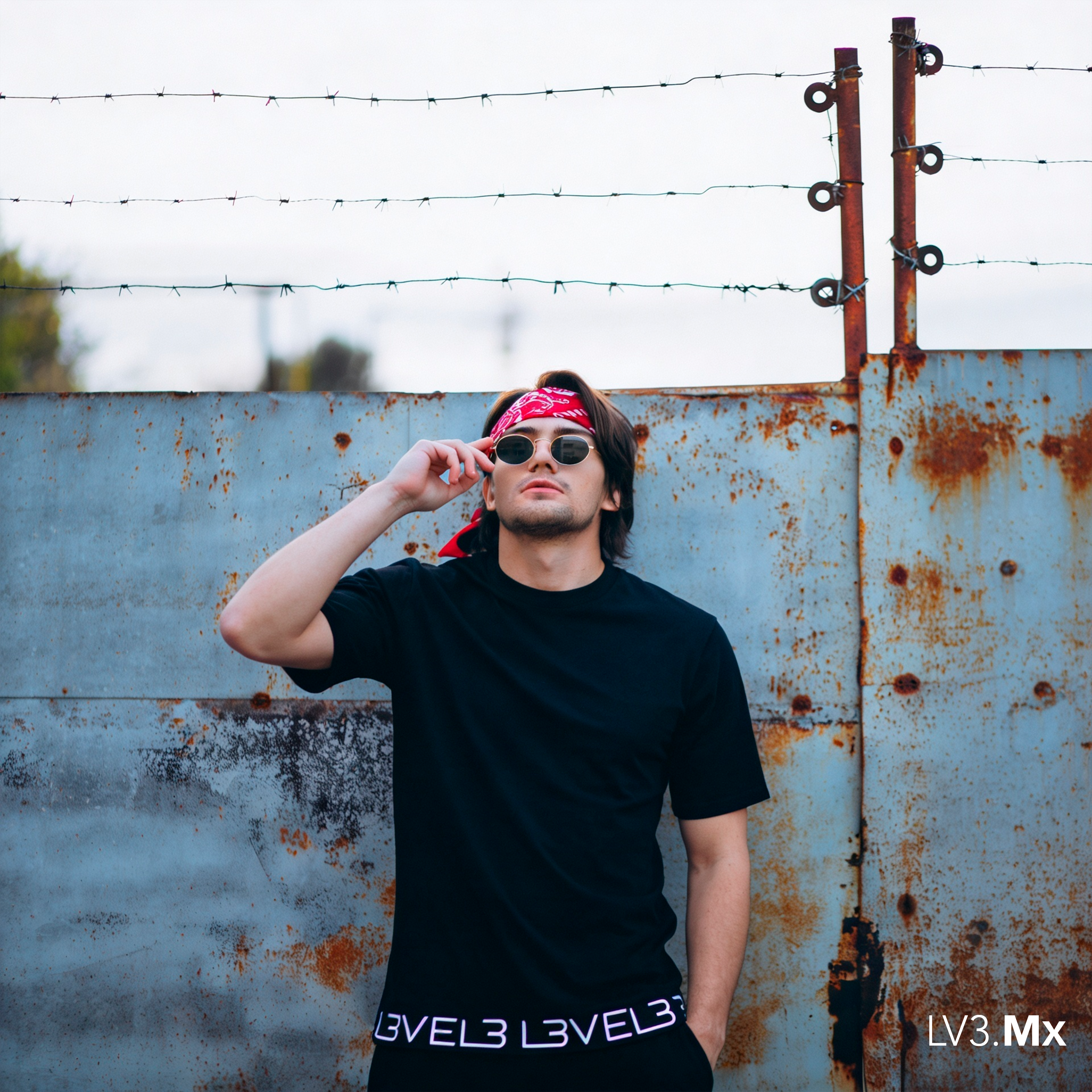 L3VEL3 PREMIUM LOGO STRIP TEE - NEGRO