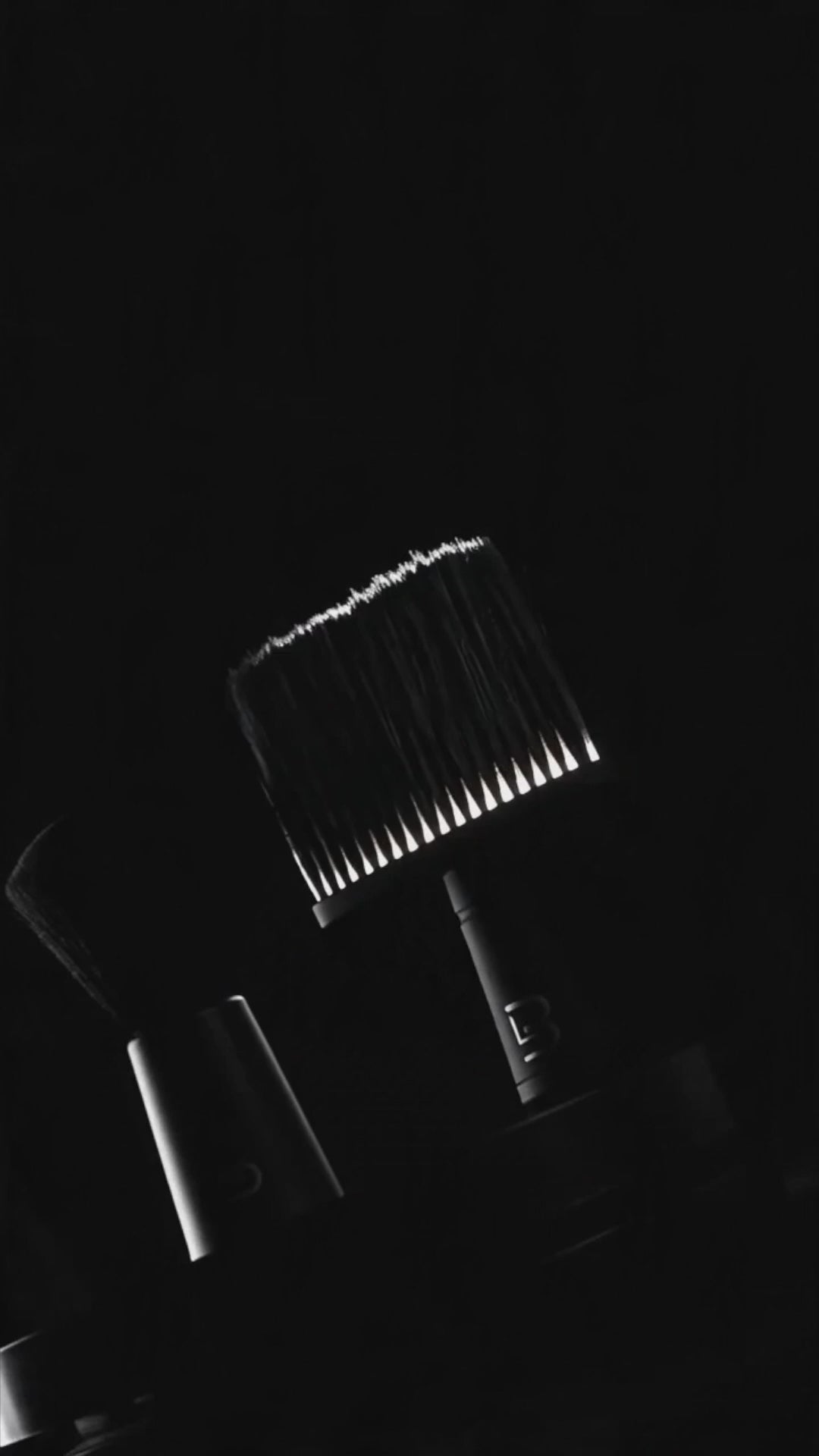 Cargar video: L3VEL3 2PC NECK BRUSH SET