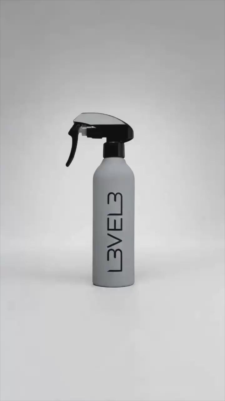 Cargar video: L3VEL3 RUBBERIZED WATER SPRAY BOTTLE GREY