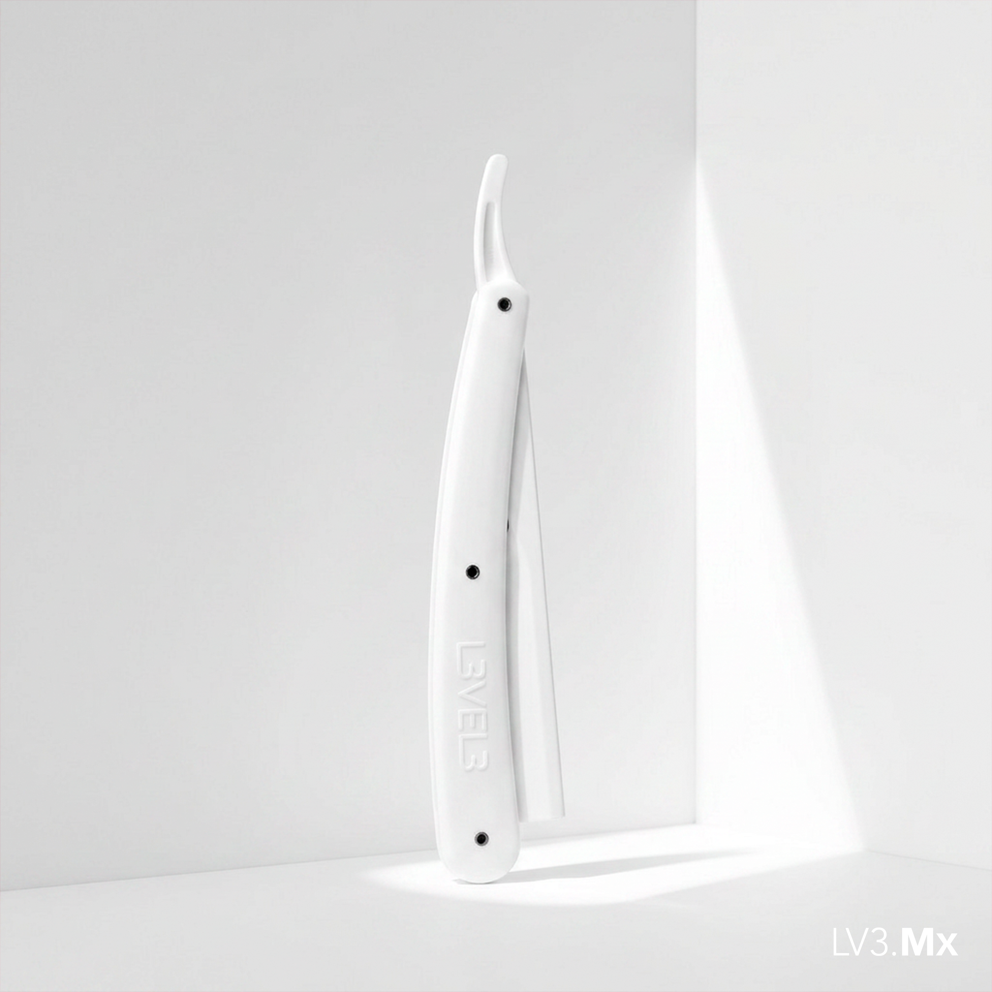 L3VEL3 WHITE RAZOR